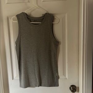 Gray Sleeveless Top. 4 top 2 white and 2 gray check the size of each one please